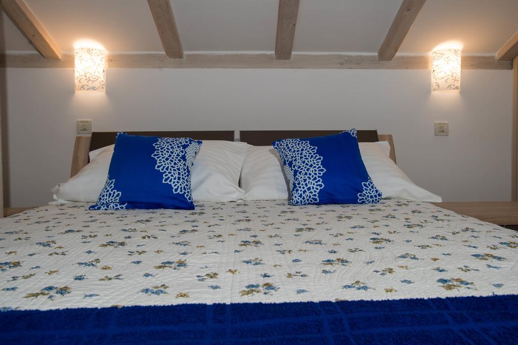Villa Amalija Sukošan Oda fotoğraf